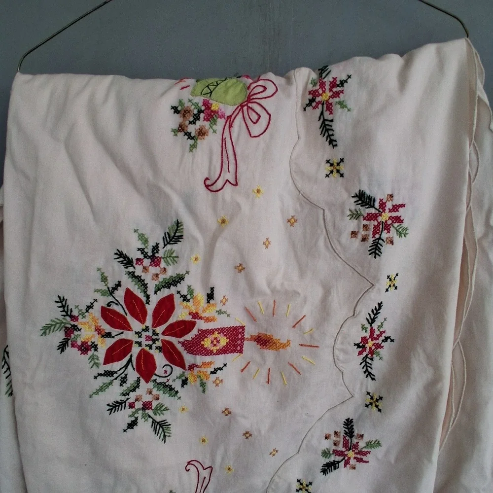 Vintage Christmas Tablecloth Embroidered Poinsettia Candle Bell Scalloped 60x120